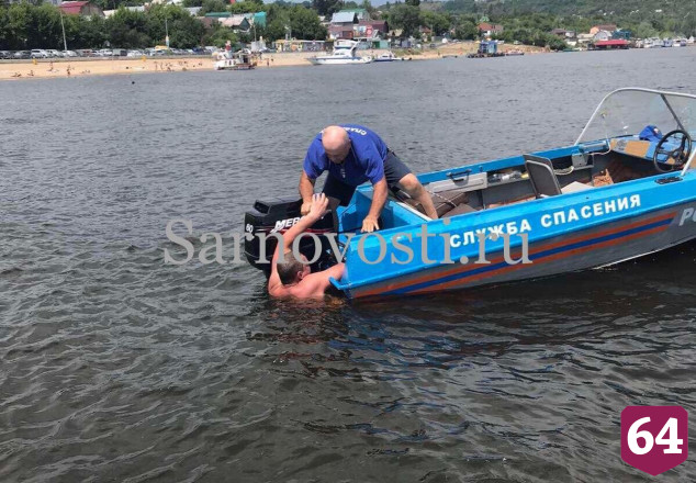 Пьяный житель Саратова пытался доплыть до острова и едва не утонул