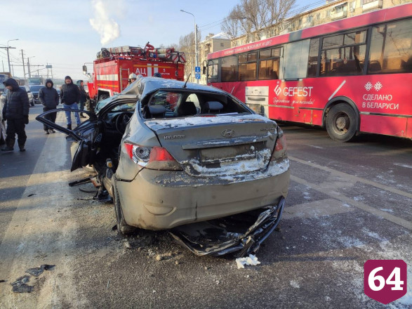 В Саратове мужчина бросил друга умирать после ДТП с мусоровозом
