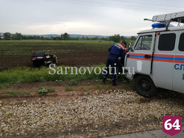 Водитель и пассажиры упавшего на крышу «Форда» сбежали с места ДТП 