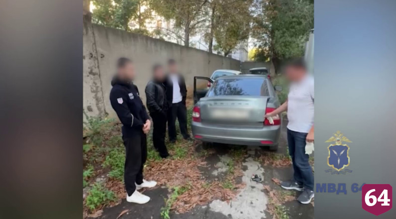 Саратовец прятал наркотики в автомобильной покрышке