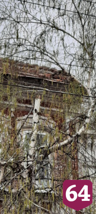 В центре Саратова с крыши падают кирпичи