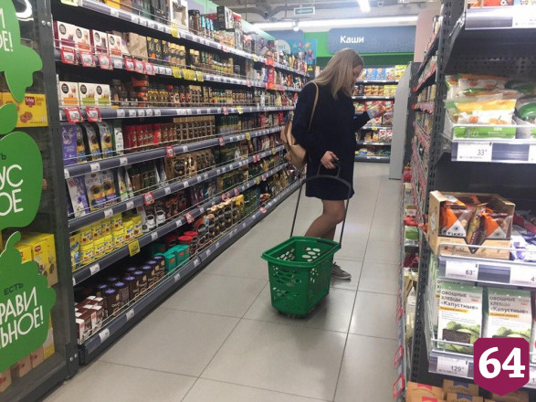 Саратовцы без масок отправились за продуктами и обувью