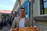 На саратовском фестивале самоваров кормили пловом и катали на ослике