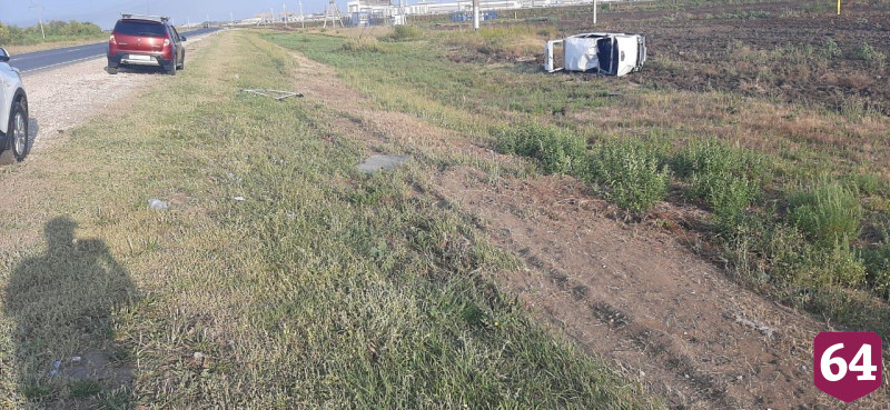 В перевернувшейся «Ниве» на саратовской трассе пострадал водитель