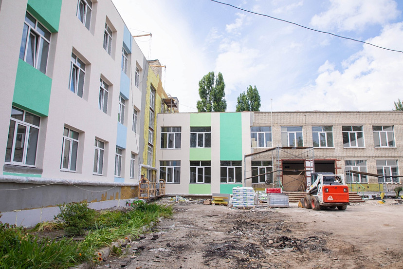 В Саратовской области отремонтируют 79 дворов школ и детских садов 