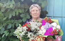 Саратовская долгожительница 40 лет проработала дояркой на ферме