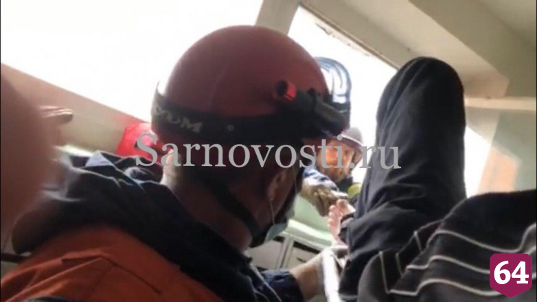 Саратовец пытался нарушить самоизоляцию прыжком с балкона