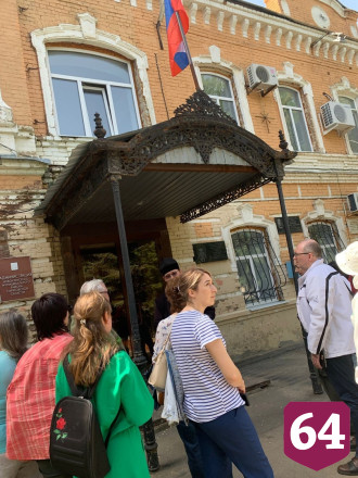 Под Саратовом туристов поили чаем из 120-летнего самовара