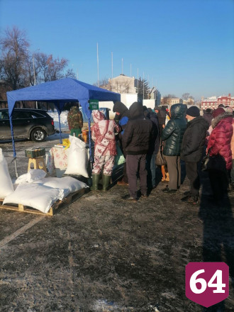 На ярмарке в Саратове открыли 5 точек с сахаром