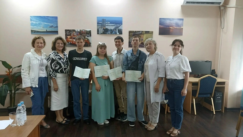 Молодым саратовцам с инвалидностью вручили свидетельства о профессии