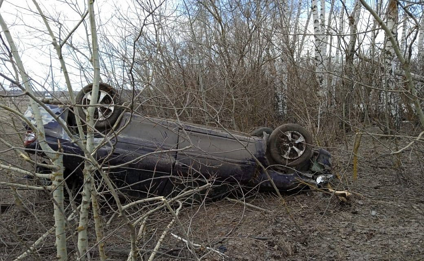Под Саратовом на трассе разбился насмерть водитель иномарки 