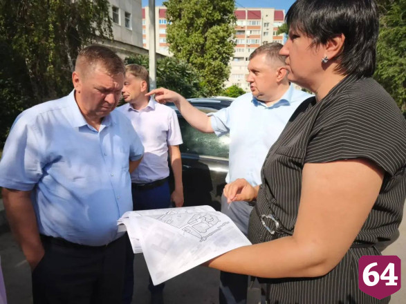 В Энгельсе владельцев магазинов обязали убрать территории