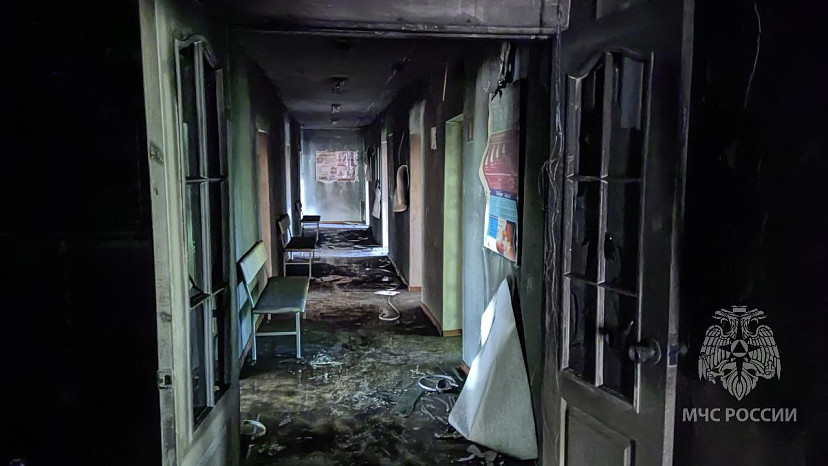Ночью в Саратове пожарные тушили поликлинику