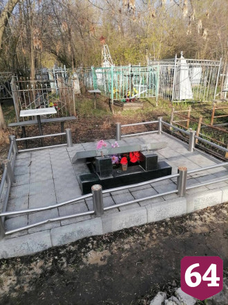 Вандалы разрушили на саратовском кладбище 50 надгробий 