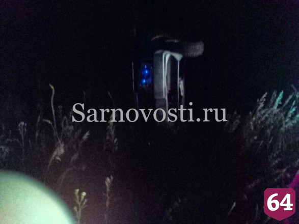 Пьяный юноша опрокинул легковушку с приятелями на трассе 