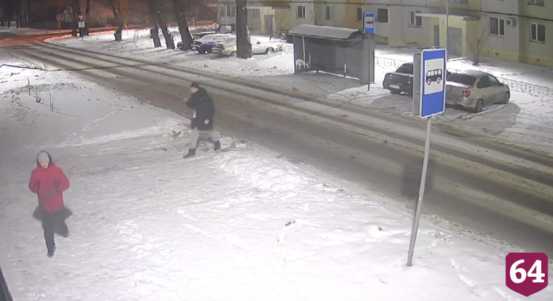 Юные вандалы ломали остановку под Саратовом