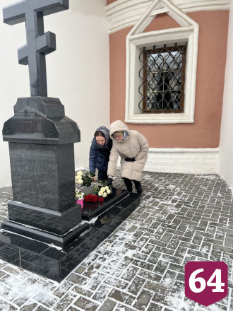 Саратовские святители упокоены в кафедральном соборе
