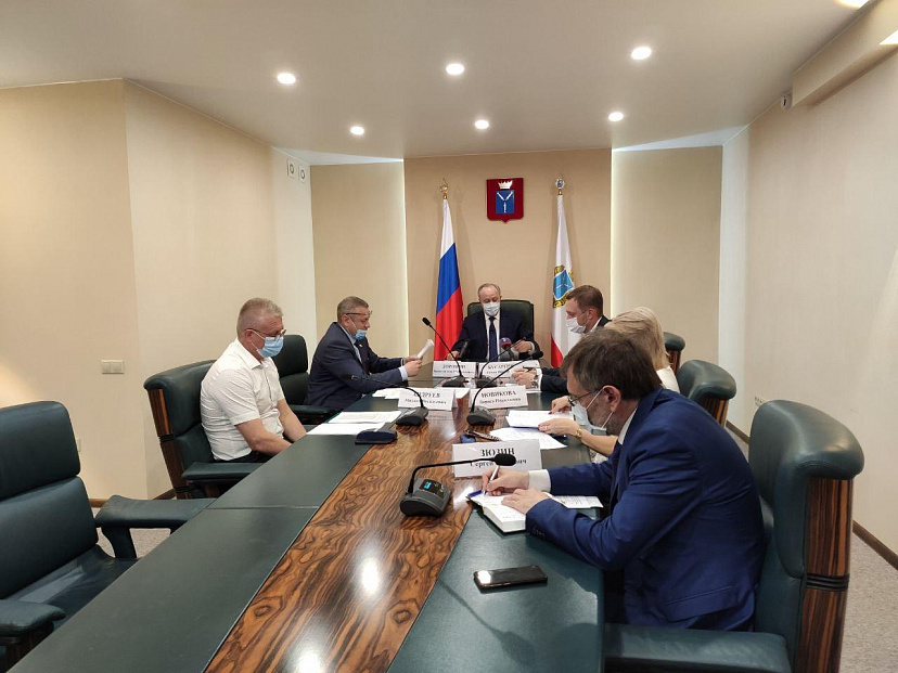 Губернатор призвал чиновников активнее общаться с саратовцами в соцсетях 