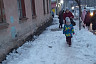 В Саратове с крыши дома со снегом сошел шифер 