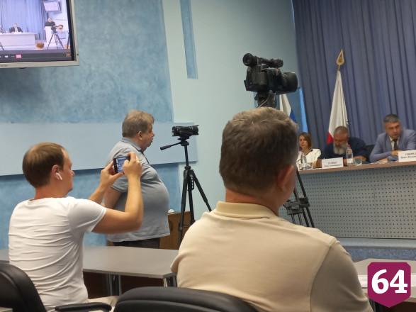 В Саратове вблизи школ и детсадов установили светофоры с мигающим желтым светом