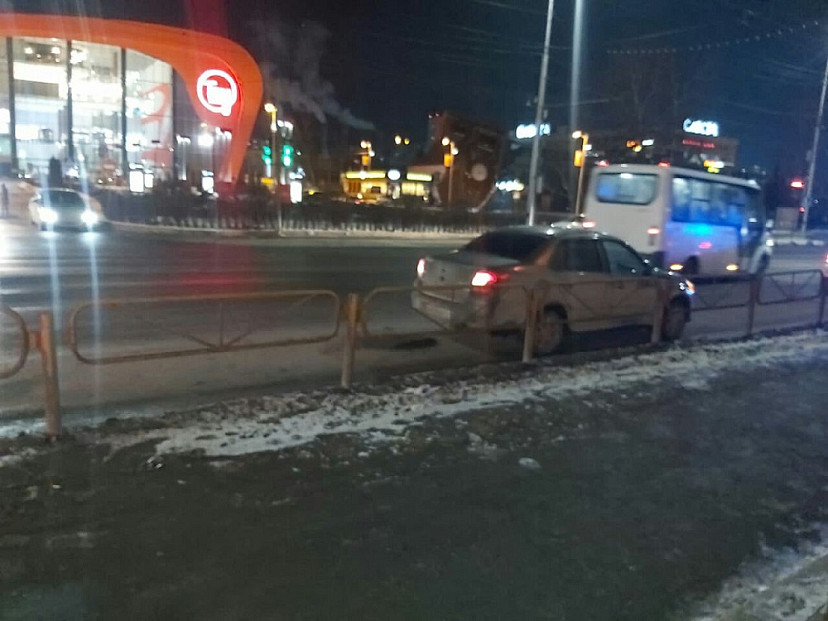 В Саратове 12-летнего мальчика задавила иномарка
