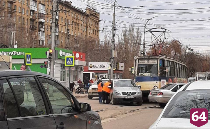 ДТП в центре Саратова остановило движение трамваев