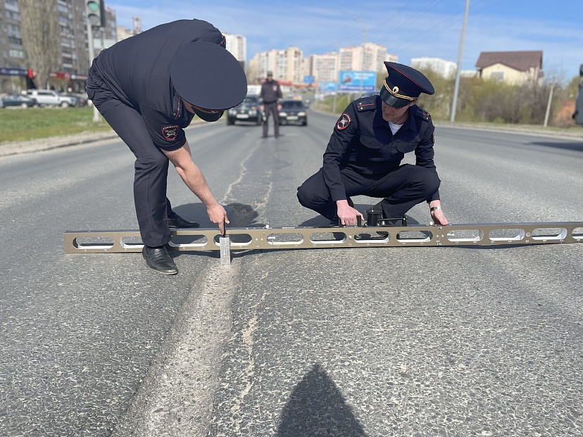 Автоинспекторы померили ямы на дорогах Саратова