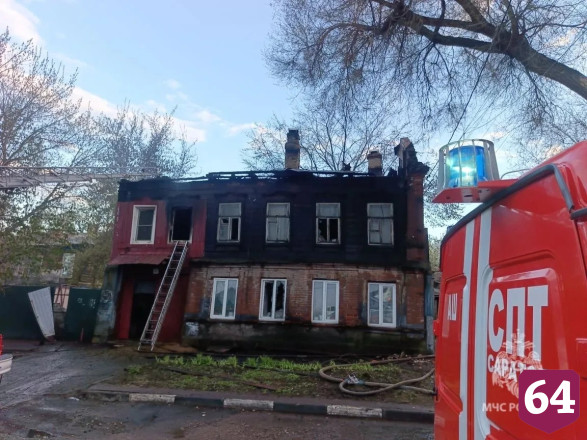 Женщина погибла на пожаре в Саратове 