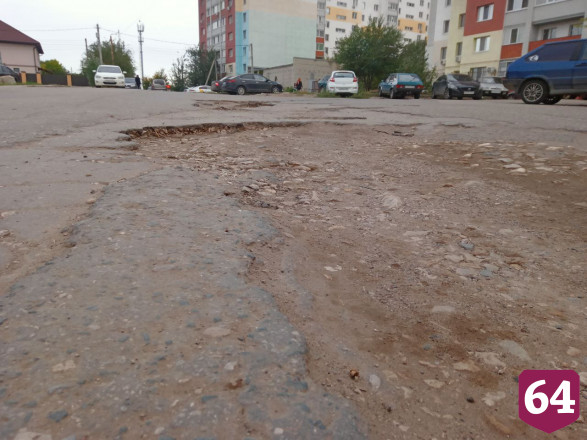 В Саратове дети ходят в школу по бесхозной дороге в «ужасном состоянии» 