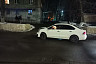 Водитель иномарки протаранил бордюр и покалечил пассажирку