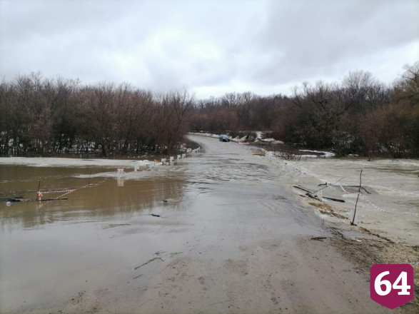 В Саратовской области ушли под воду 9 мостов 