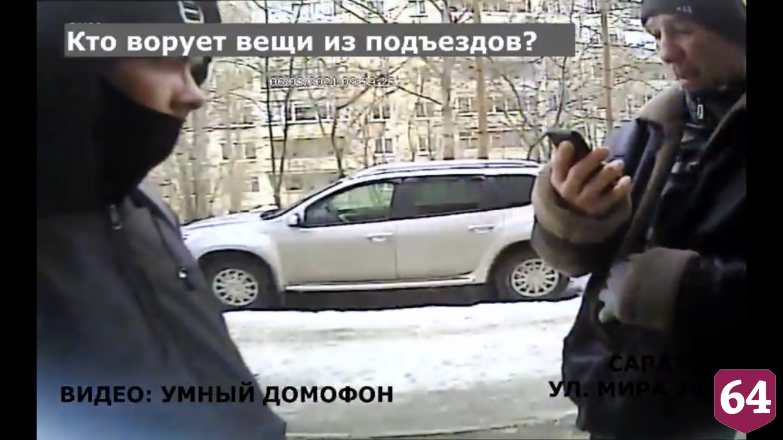 В Саратове похитители газовой плиты из подъезда попали на камеры