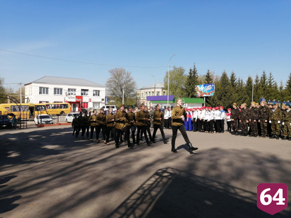 Юные саратовцы блеснули маршем под песню «День Победы»