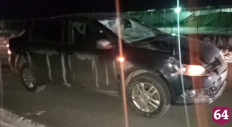 На выезде из поселка автомобиль насмерть сбил женщину 
