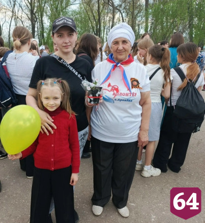 В саратовском парке раздали более тысячи кустиков рассады