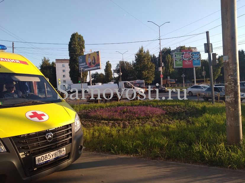 Пьяный пешеход попал под колеса водовоза в Саратове