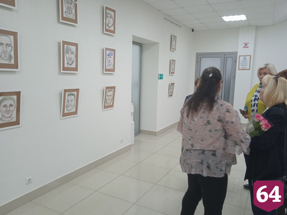 В Саратове открылась выставка живописных портретов участников СВО