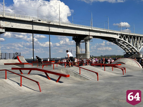 Скейт-парк у саратовского моста открыли экстрим-шоу