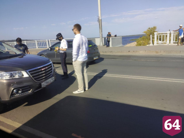 Авария на мосту парализовала движение из Саратова в Энгельс 
