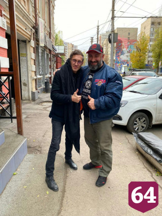 Популярный актер хочет сняться в кино с саратовским силачом