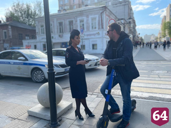 В Саратове автоинспекторы наказали за нарушения 109 самокатчиков