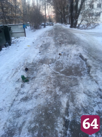 Жителям предложили не хвастаться разбитой дорогой во льду