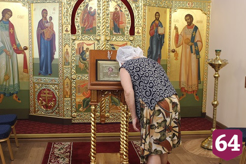 В храме Энгельсского дома-интерната вспоминали лекаря и святого Пантелеимона 