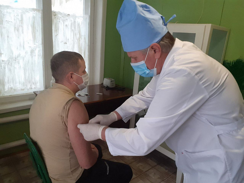 Саратовские медики достигли планового показателя вакцинации 