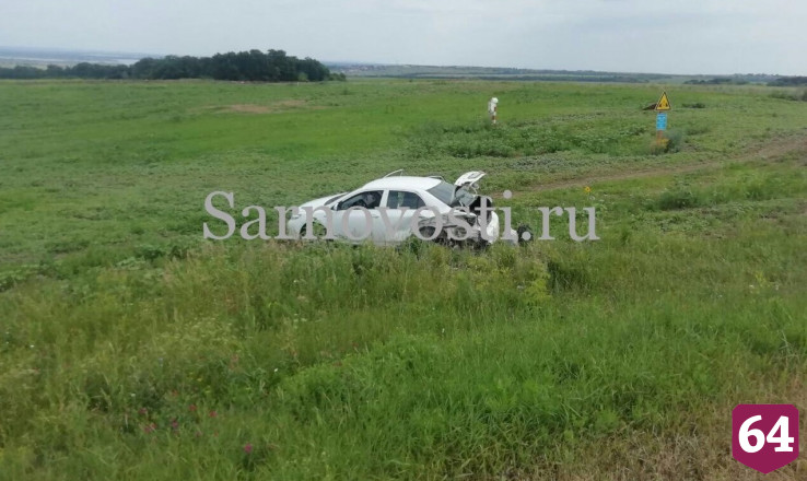 В аварии под Саратовом разбились двое мужчин и женщина