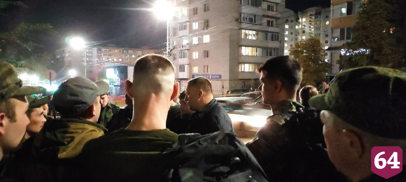 Глава района привез мобилизованным рюкзаки и обменялся телефонами