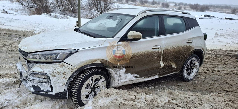 Пассажирка кроссовера покалечилась в ДТП на окраине Саратова