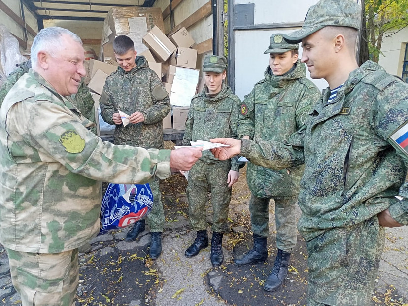 Саратовские морпехи привезли бойцам помощь на 14 миллионов