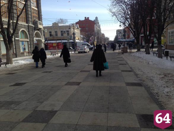 На улице в центре Саратова умер мужчина