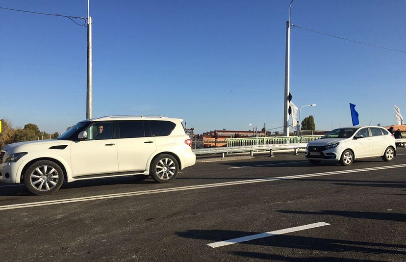 В Саратове открыли движение по Трофимовскому мосту